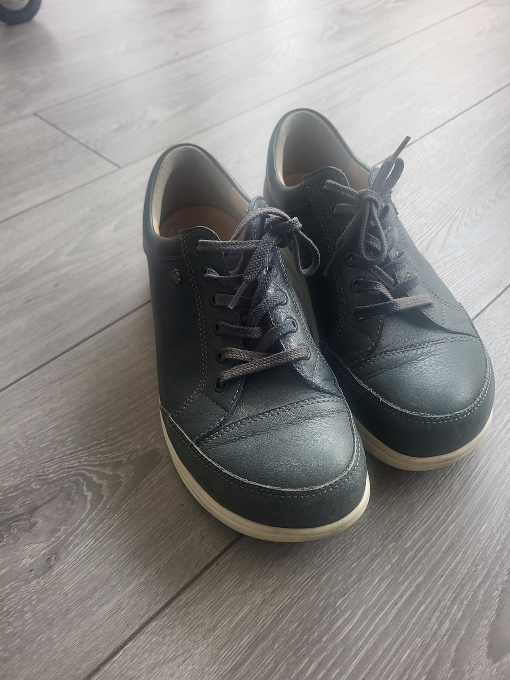 Finn Comfort Men's Lace-Up Sneakers in Dark Green with Cream Sole
